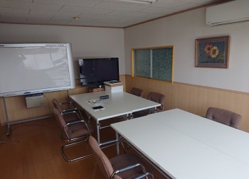 【2階会議室】 壁腰板・クロス張替・フローリング上貼り・空調新設・細部塗装